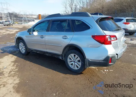 2018 Subaru Outback 2.5I Premium z USA, uszkodzony, nr VIN 4S4BSADC7J3346586